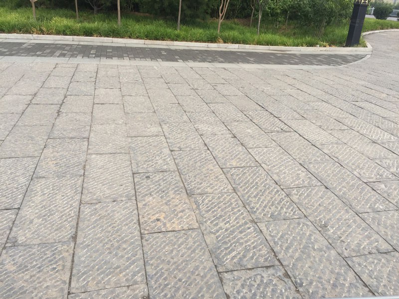 公园地铺-青石板材錾道面